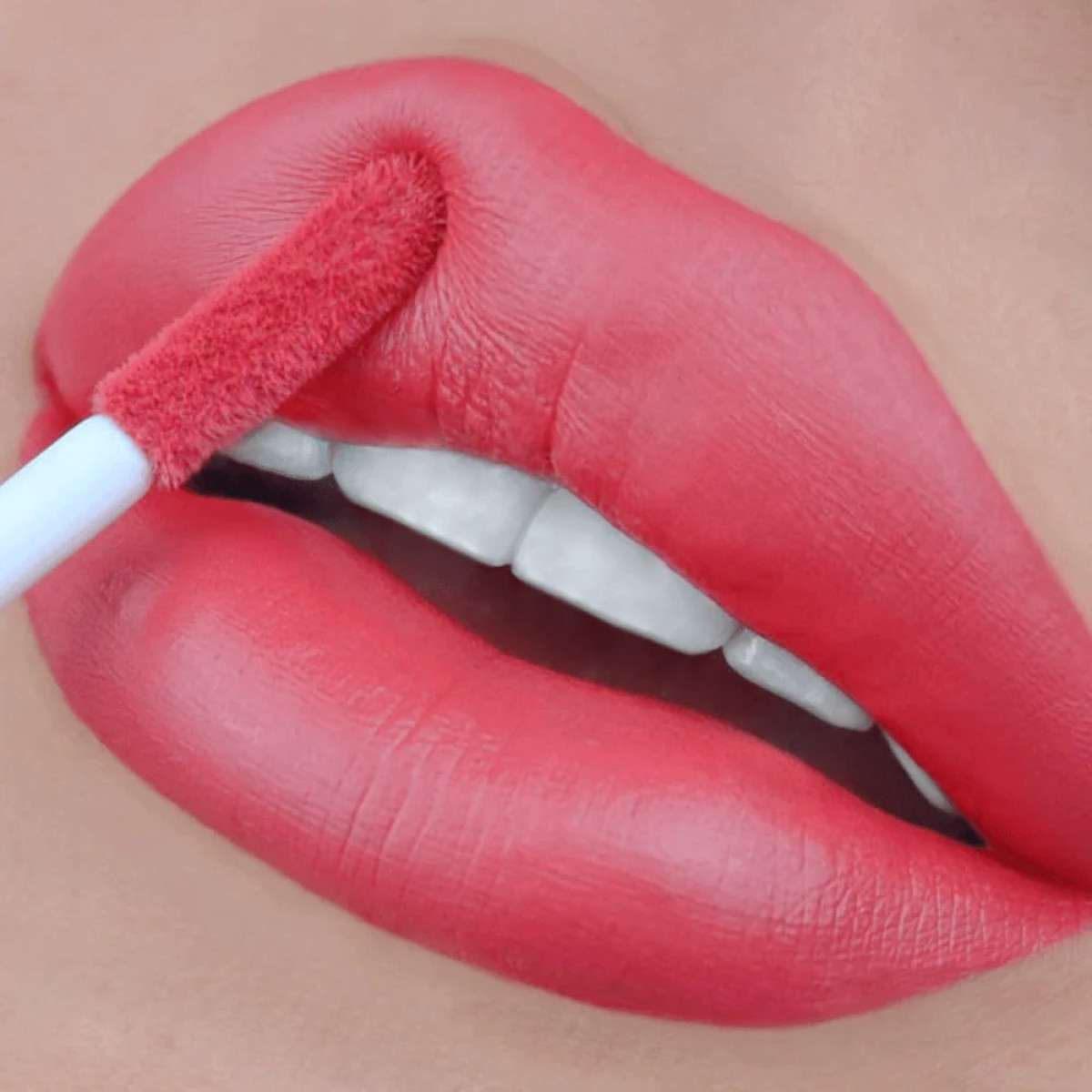 Матова помада для губ Lipstick matte liquid Feminist