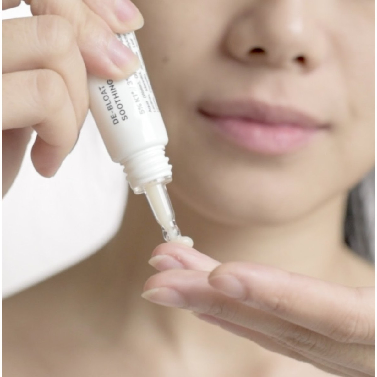 Cироватка проти темних кіл під очима De-bloat soothing eye serum