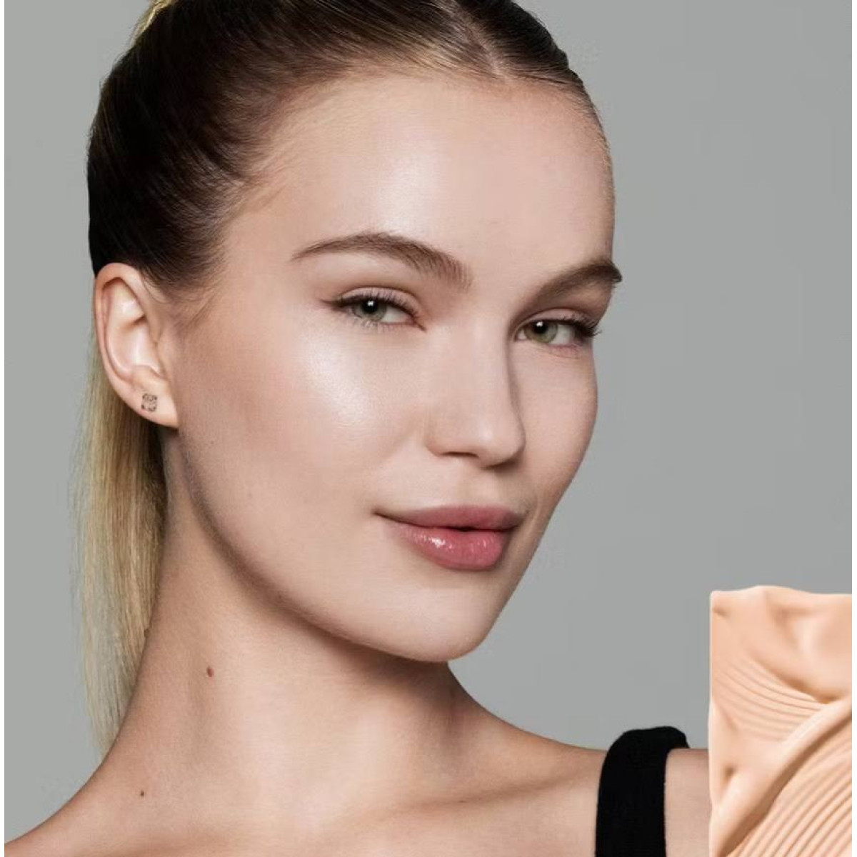 Тональний крем для обличчя Triclone skin tech medium coverage foundation Fair neutral 070