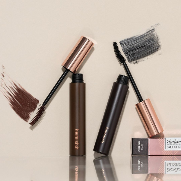 Туш для вій підкручуюча коричнева Dailism smudge stop mascara classic curling